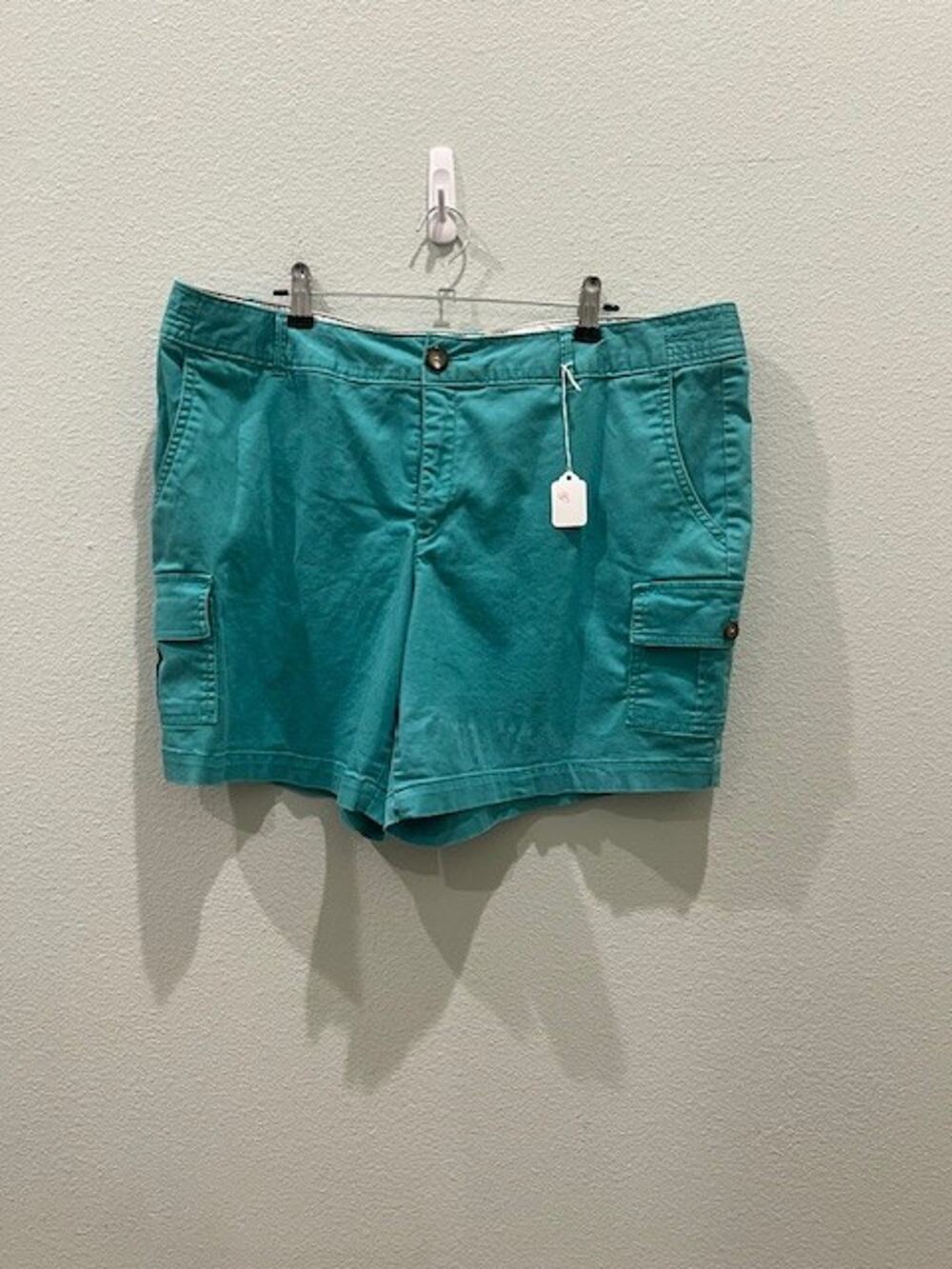 Docker's Green Cargo Shorts Size 16 Women's